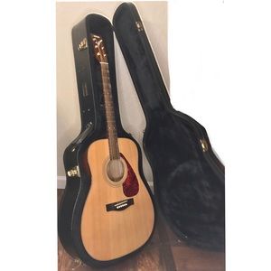 Yamaha Acoustic Dreadnought Guitar with Case